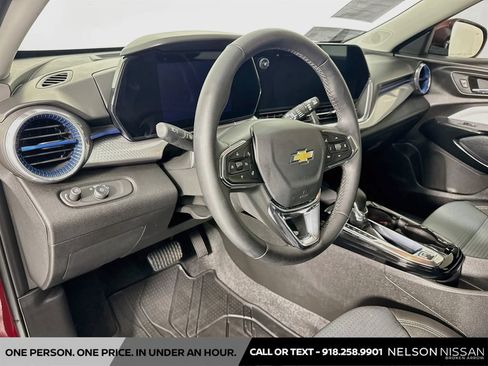 Used 2025 Chevrolet Trax LT w/ Driver Confidence Package FWD image 9