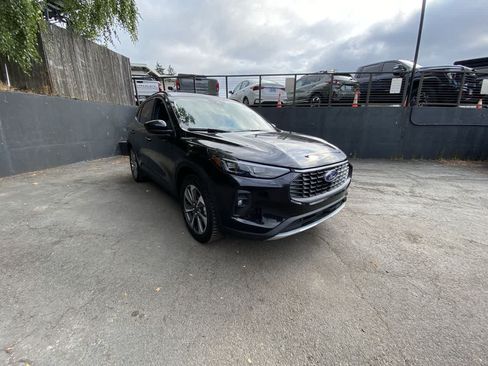 Used 2025 Ford Escape Platinum AWD/4WD image 8