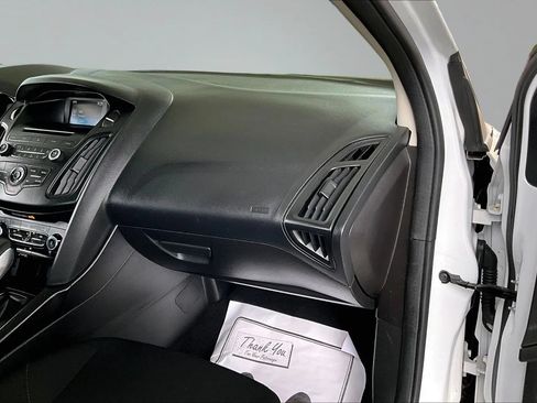 Used 2017 Ford Focus SE FWD image 23