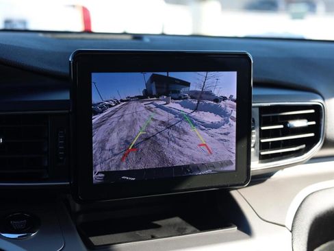 Used 2022 Ford Explorer XLT w/ Equipment Group 202A image 16