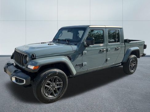Certified 2024 Jeep Gladiator Sport AWD/4WD image 2