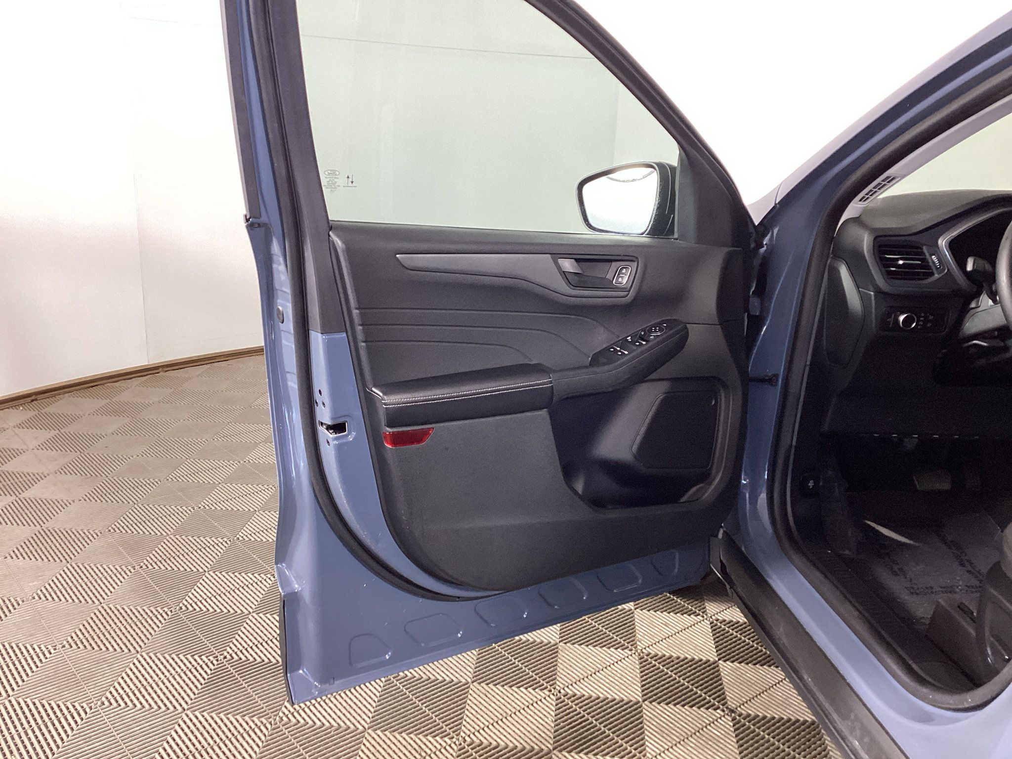 Certified 2023 Ford Escape Active AWD/4WD image 14