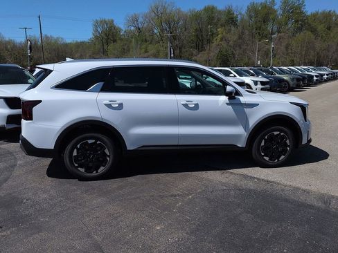 New 2026 Kia Sorento S AWD/4WD image 2