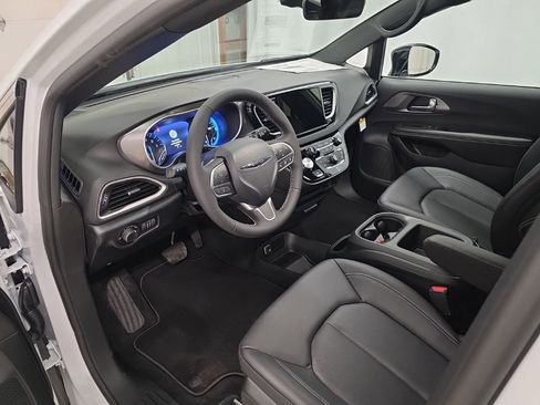 New 2026 Chrysler Voyager LX FWD image 15