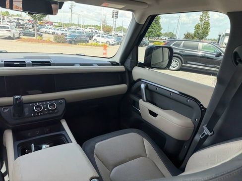 Used 2024 Land Rover Defender 110 X-Dynamic SE AWD/4WD image 28