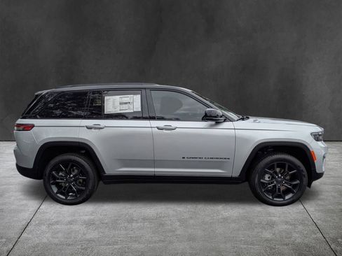 New 2025 Jeep Grand Cherokee Limited image 3