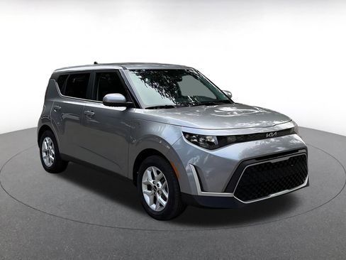 Used 2025 Kia Soul LX w/ LX Technology Package image 1
