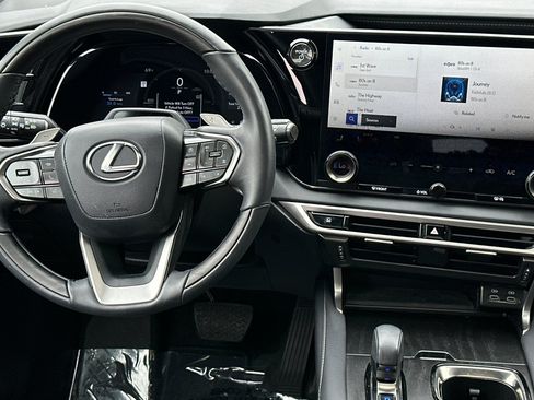 Used 2025 Lexus RX 350h w/ Convenience Package AWD/4WD image 4