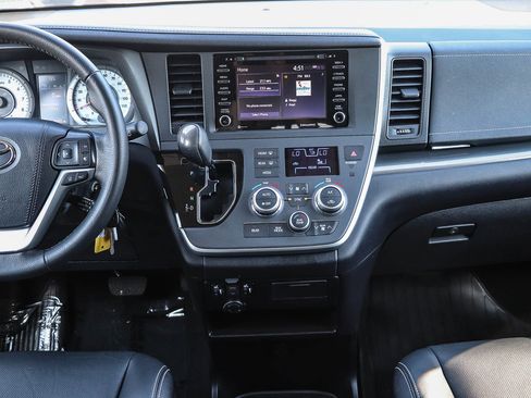 Used 2020 Toyota Sienna SE w/ Nightshade Edition FWD image 12