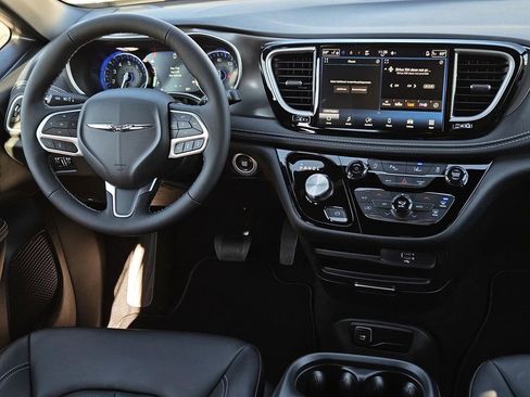 New 2026 Chrysler Pacifica Select image 34