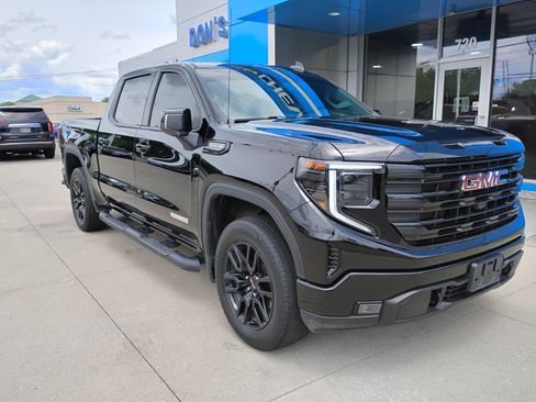 Used 2023 GMC Sierra 1500 Elevation w/ Preferred Package AWD/4WD image 3