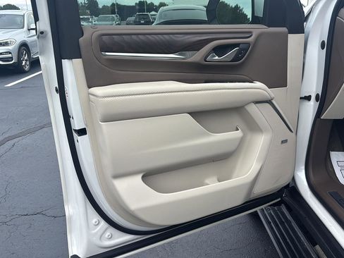 Used 2022 GMC Yukon Denali w/ Advanced Technology Package AWD/4WD image 23