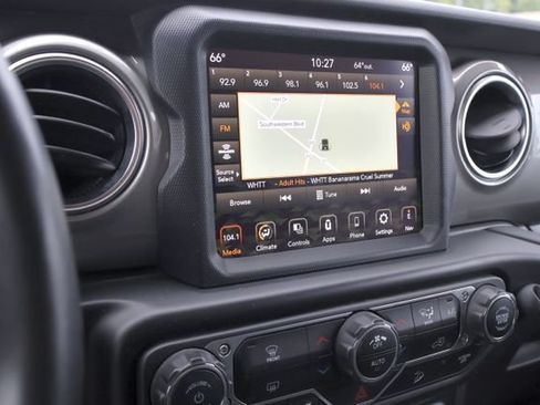 Used 2020 Jeep Wrangler Unlimited Sahara w/ Uconnect 4C Nav & Sound Group AWD/4WD image 22