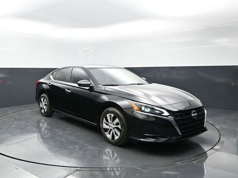 Used 2025 Nissan Altima 2.5 S FWD image 1