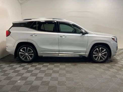 Used 2020 GMC Terrain Denali w/ Denali Premium Package AWD/4WD image 2