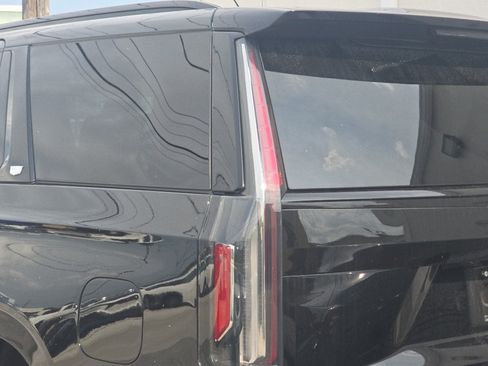 Used 2024 Cadillac Escalade Sport Platinum w/ LPO, ONYX Package AWD/4WD image 9