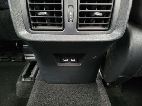 Used 2024 Toyota Venza LE image 11