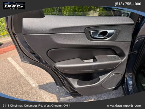 Used 2020 Volvo XC60 T5 Momentum w/ Protection Package Premier AWD/4WD image 23
