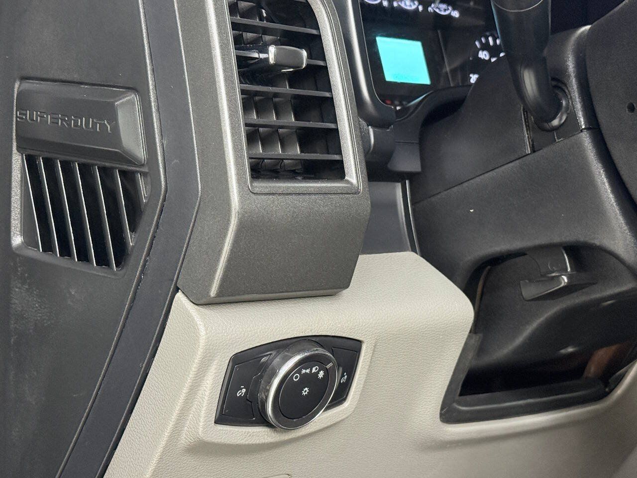 Used 2018 Ford F550 4x4 Regular Cab Super Duty image 47