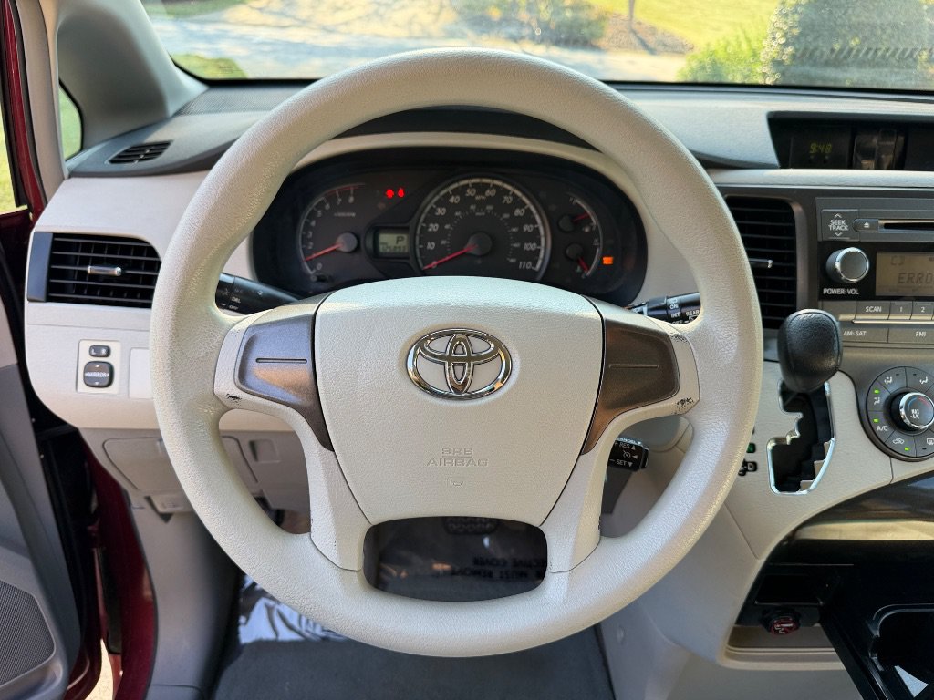 Used 2012 Toyota Sienna LE FWD image 11