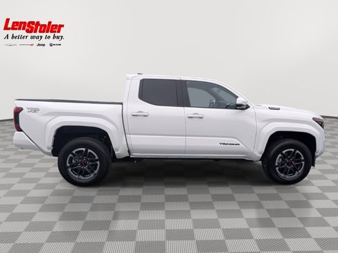 Used 2025 Toyota Tacoma TRD Sport w/ TRD Sport Upgrade Package image 6