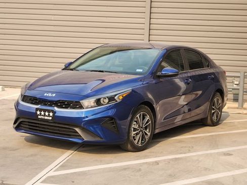 Used 2024 Kia Forte LXS w/ LXS Technology Package FWD image 4