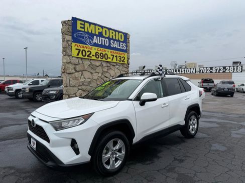 Used 2019 Toyota RAV4 XLE w/ Carpet Mat Package image 2