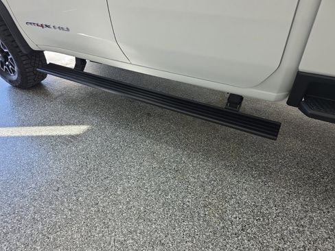 Used 2024 GMC Sierra 2500 AT4X image 32