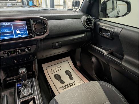 Used 2020 Toyota Tacoma TRD Off-Road image 13