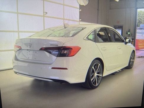 Used 2023 Honda Civic Touring image 3