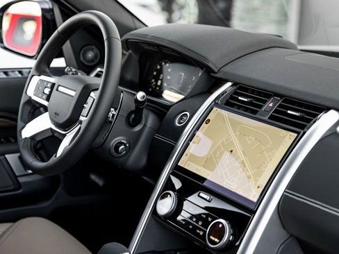 Used 2025 Land Rover Discovery Dynamic SE image 30