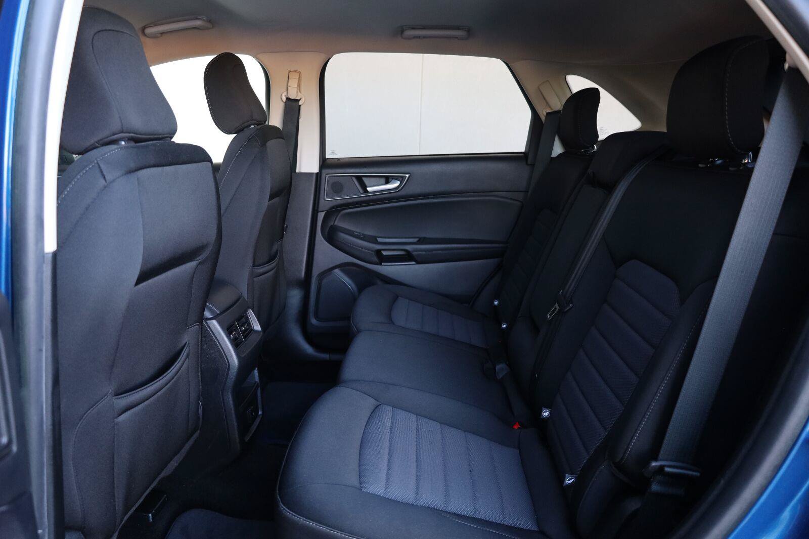 Used 2020 Ford Edge SE FWD image 20