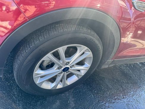 Used 2018 Ford Escape SE w/ SE Sync 3 Package image 10