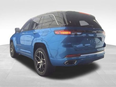 Used 2023 Jeep Grand Cherokee Summit AWD/4WD image 8