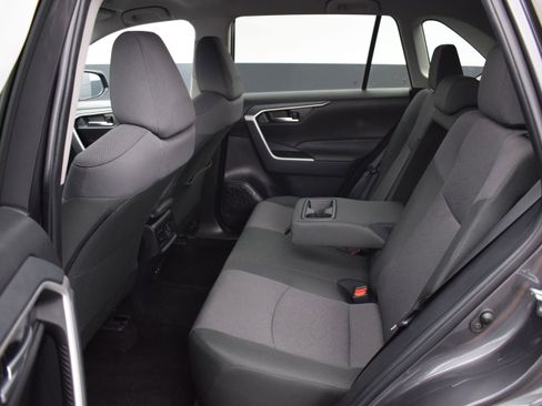 Used 2025 Toyota RAV4 XLE FWD image 12