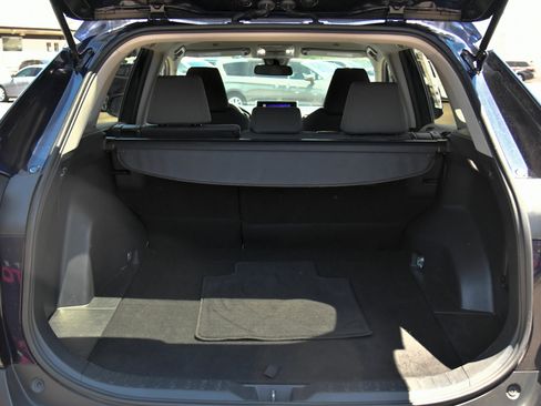 Used 2024 Toyota RAV4 XLE FWD image 41