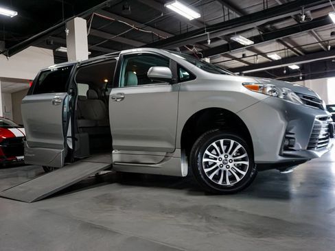 Used 2019 Toyota Sienna XLE Premium FWD image 75