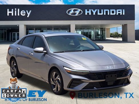 Used 2025 Hyundai Elantra Limited FWD image 2