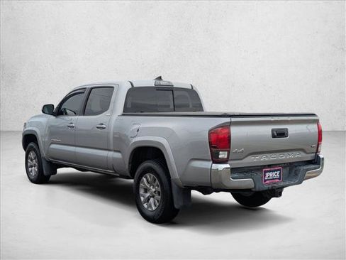 Used 2018 Toyota Tacoma SR5 AWD/4WD image 8