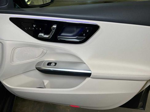 Used 2025 Mercedes-Benz C 300 4MATIC Sedan image 10