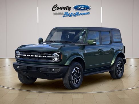 Used 2024 Ford Bronco Outer Banks image 2