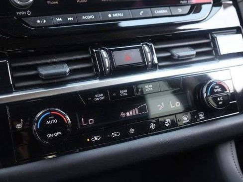 Certified 2025 Nissan Pathfinder SV w/ SV Premium Package FWD image 17