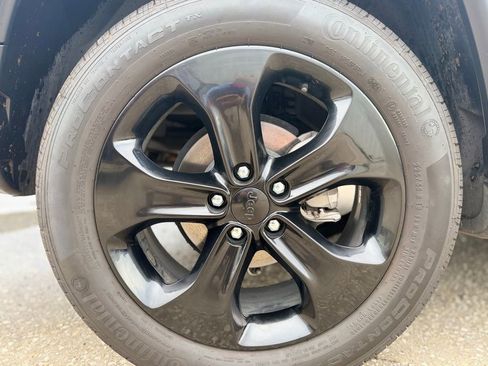 Used 2018 Jeep Compass Latitude w/ Popular Equipment Group AWD/4WD image 11