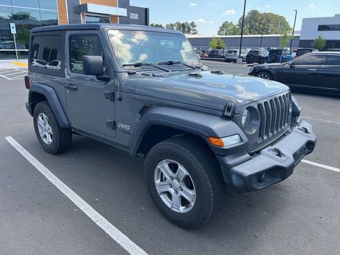 Used 2019 Jeep Wrangler Sport AWD/4WD image 3