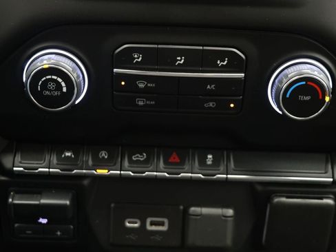 Used 2023 Chevrolet Silverado 1500 Custom image 27