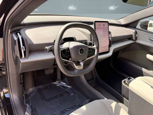 Certified 2025 Volvo EX30 Plus w/ Climate Package image 4