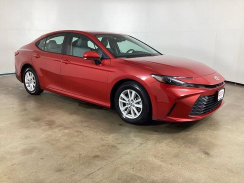 Used 2025 Toyota Camry LE FWD image 5