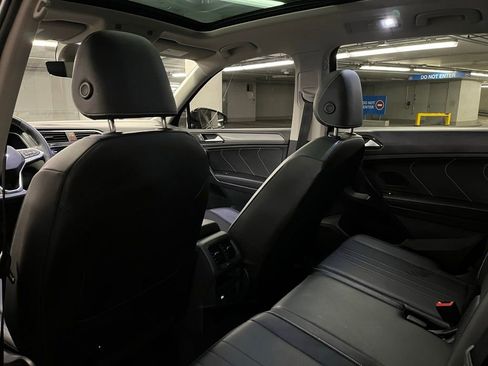 Used 2023 Volkswagen Tiguan SE w/ Panoramic Sunroof Package image 23