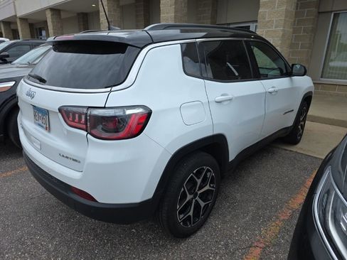Used 2025 Jeep Compass Limited AWD/4WD image 5