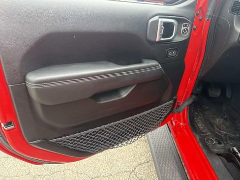 Used 2019 Jeep Wrangler Unlimited Sahara image 18